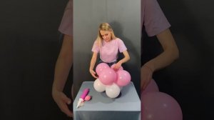 Цифра на подставке из шаров