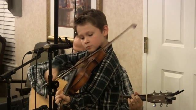 Карсон Питерс был приглашен на сцену Grand Old Opry #дети#скрипка#выступление# кантри# песня# 10 лет смотреть онлайн