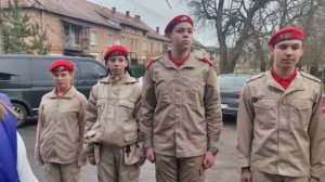 Глава администрации городского округа Мелитополь вместе с юнармейцами  поздравил В.Н. Капитонова
