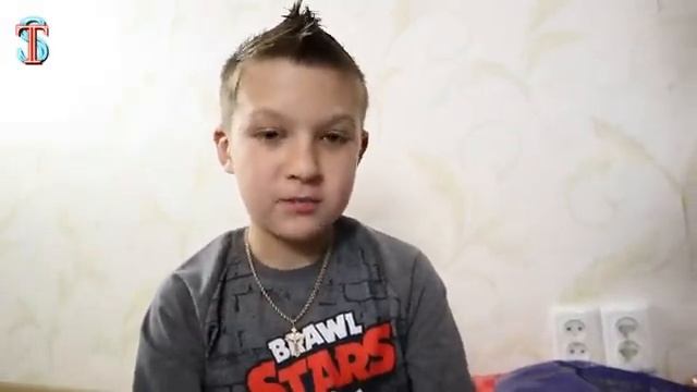 БОГАТЫЙ школьник против БЕДНОГО бравлера! Подарки на Рождество! смотреть онлайн