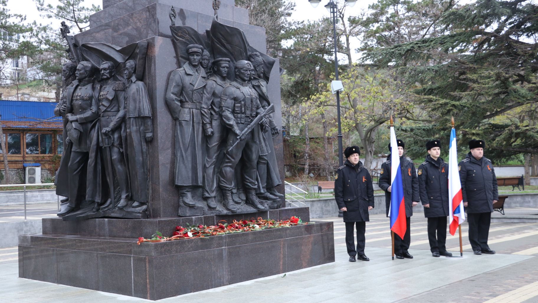 В Феодосии отметили День Героев Отечества смотреть онлайн