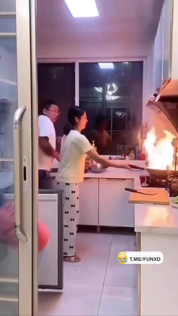 Муж года!🤣 смотреть онлайн