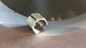 Гайка М10х1 на ЧПУ резцом.