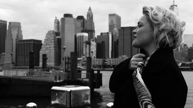 Olyria Roy, клип на песню «NEVER».