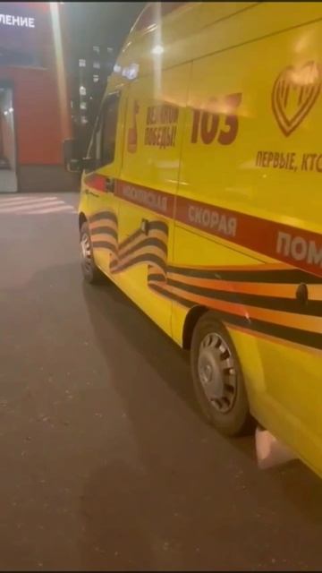 Водителя скорой помощи в Москве оштрафовали за наклейку Георгиевской ленты на служебном автомобиле смотреть онлайн