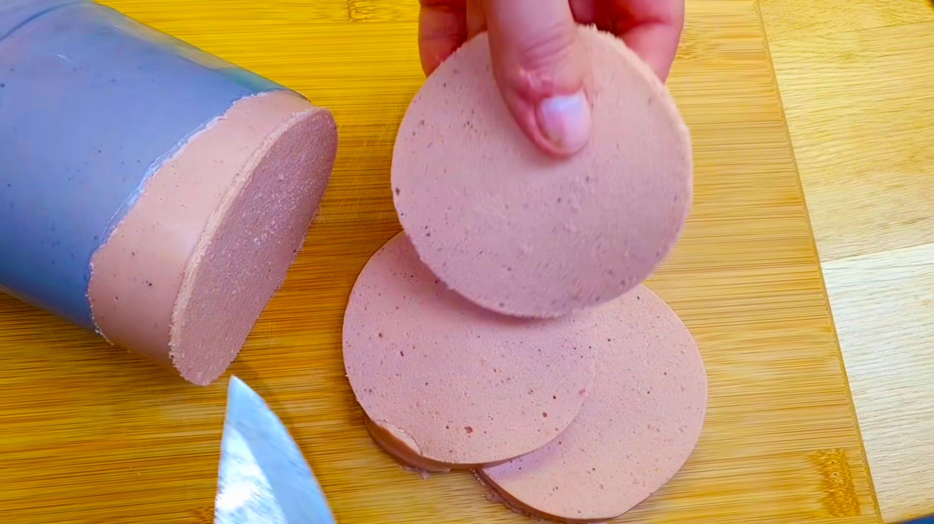 КОЛБАСА ДОМАШНЯЯ. Все просто до безобразия. НЕ ОТЛИЧИТЬ от обычной ВАРЕНОЙ КОЛБАСЫ. смотреть онлайн