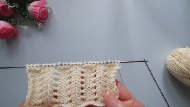 Эффектный узор от известного бренда.. смотреть онлайн