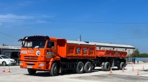 Категория СЕ,Толкаем прицеп задним ходом по прямой. Прицеп с поворотной осью без стопора