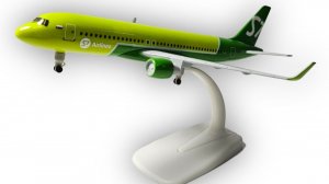Модель самолета Airbus A320 S7 Airlines (новая ливрея) длина 18 см (с шасси)