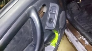 Ремонт ручки открывания двери на дастере .