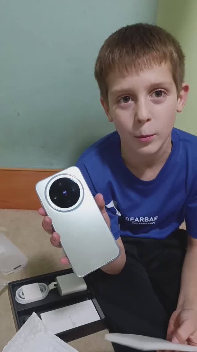 X 200 Pro Mini: первая встреча! Распаковка и первые впечатления от компактного флагмана. смотреть онлайн