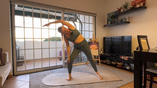 Йога-зарядка: бодрое утро смотреть онлайн