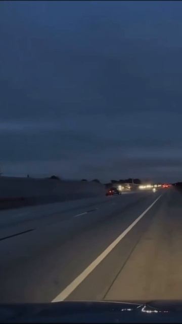 #США Во Флориде самолет совершил экстренную посадку прямо на на шоссе I-95 в округе Бревард смотреть онлайн