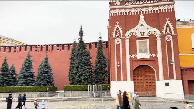 🎄Москва готовится к Новому году холодная дневная прогулка по праздничному городу❄️🏙️ смотреть онлайн