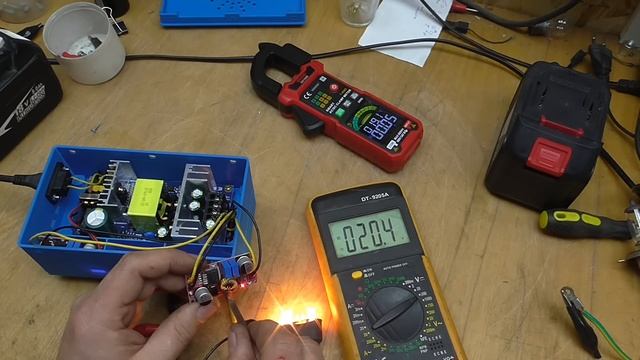 Спец заказ для соседа. Зарядное устройство для АКБ стандарта Макита. смотреть онлайн