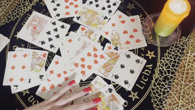 Червонная дама. Гадание на игральных картах смотреть онлайн