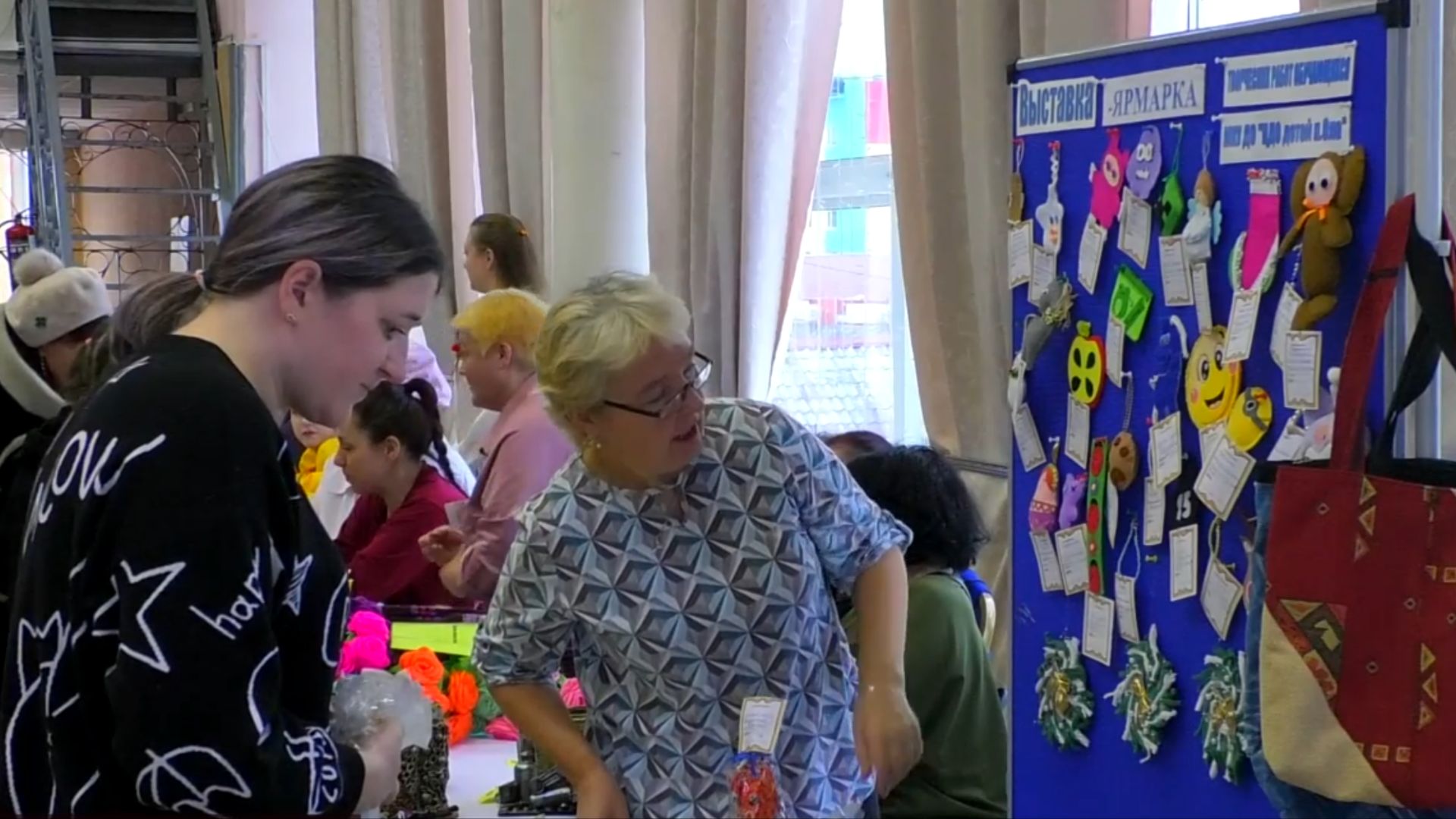 В Ольском центре культуры провели благотворительную ярмарку смотреть онлайн