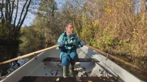 НА РЫБАЛКУ ЗА ОСЕННИМ ОКУНЕМ С ПОДРУГОЙ! Ловим на отводной поводок с лодки!