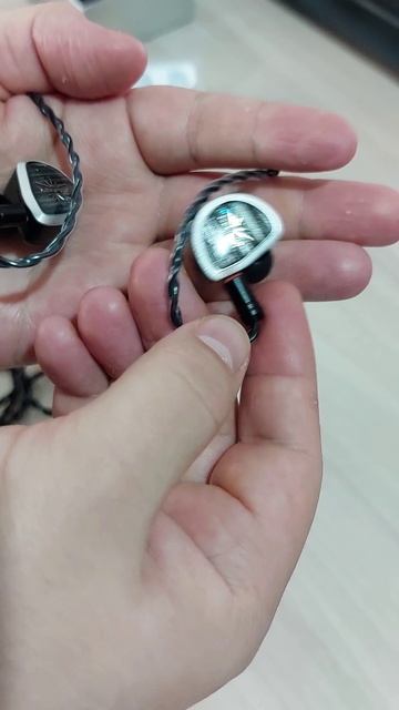 IEM Наушники Kiwi Ears Aether с самым большим планарным драйвером. смотреть онлайн