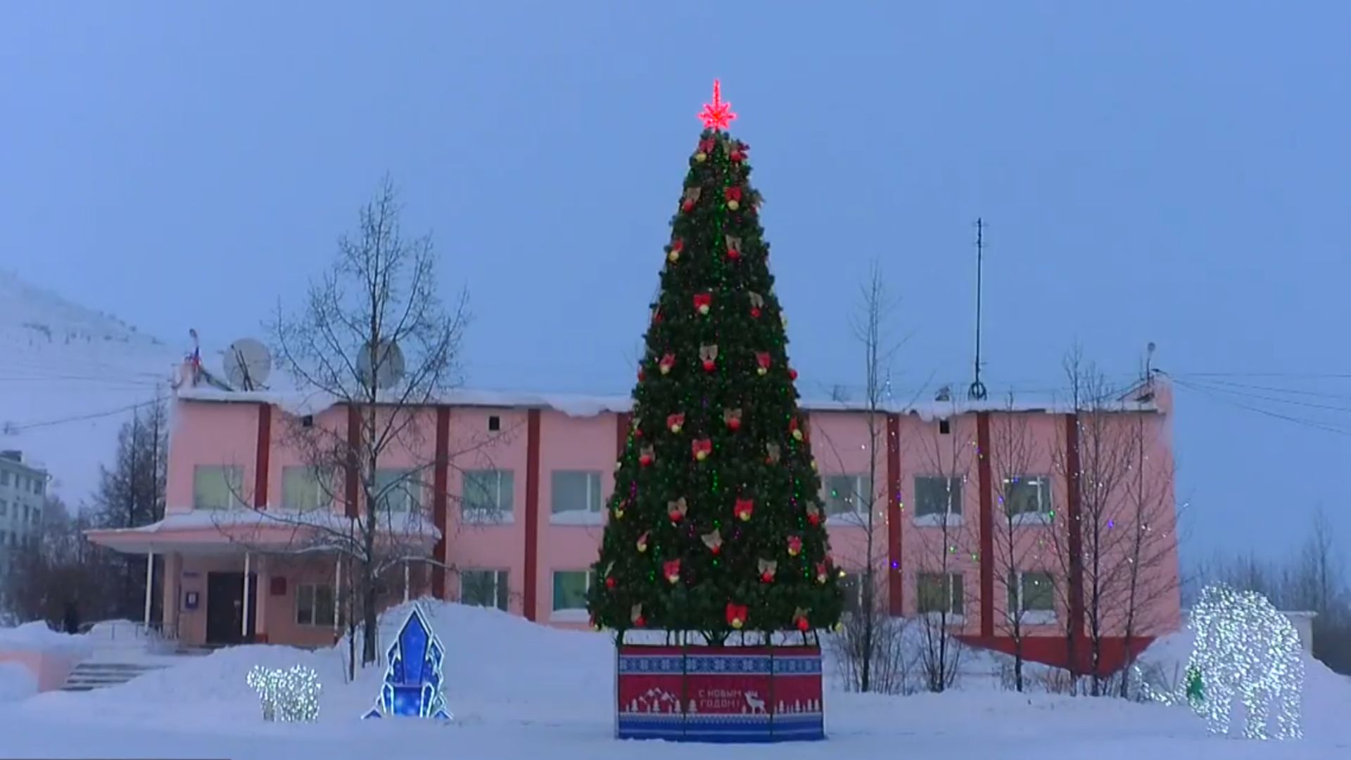 Огни зажглись на новогодней елке в Омсукчане смотреть онлайн