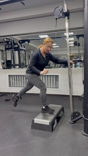 Дефицитный выпад в кроссовере