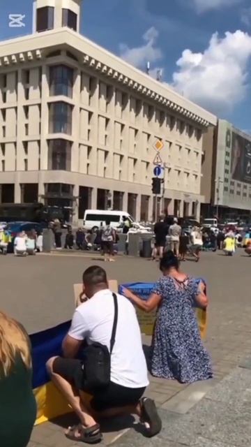 Матрица Зеленского в Украине и девушка в красном) смотреть онлайн