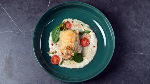 Нежные рулетики из курицы с сырно-творожной начинкой