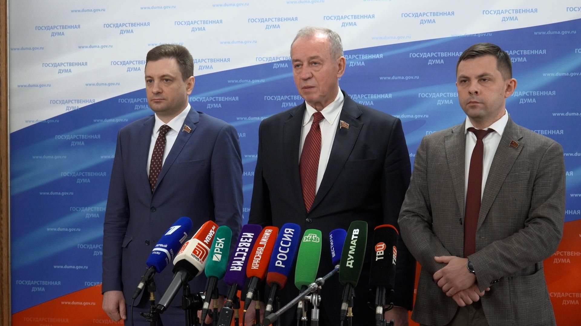 Брифинг депутатов фракции КПРФ в Госдуме (10.12.2025) смотреть онлайн