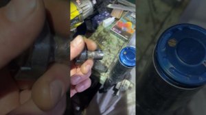 Ремонт передней вилки питбайка BSE. Откручиваем верхнюю пробку пера.