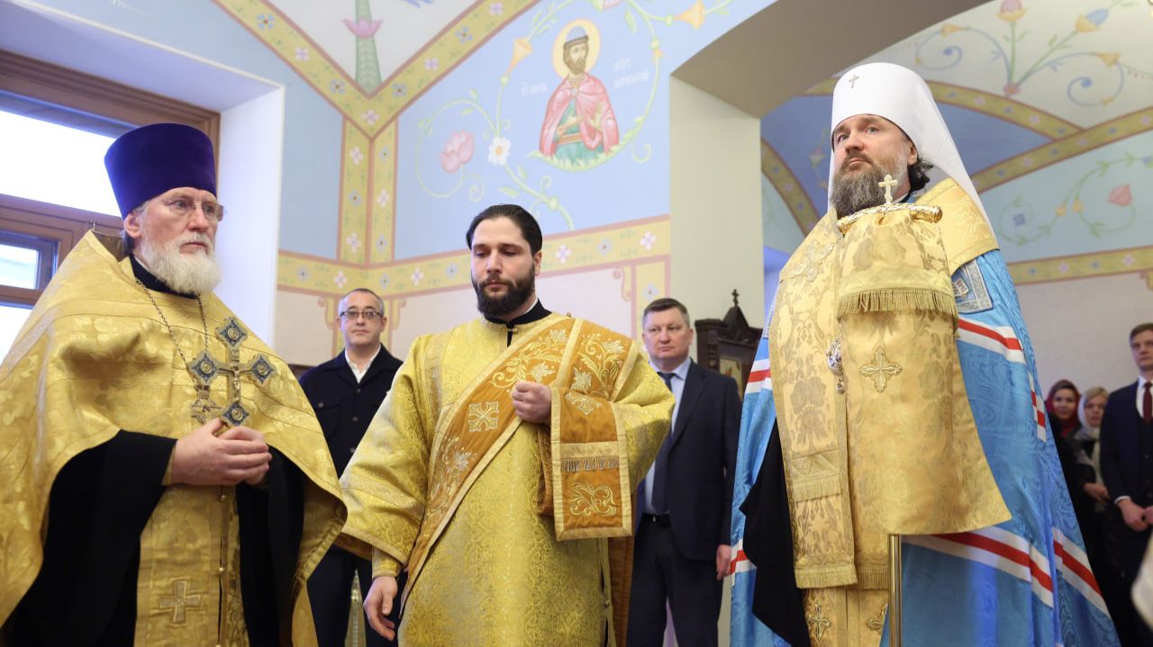 10.12.2025. В столице впервые зазвонили колокола восстановленного недавно храма при Мосгордуме смотреть онлайн