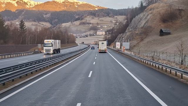 Европа из окна трака. И снова Австрийские Альпы, красивые виды!!)) Комментирую, размышляю...))
