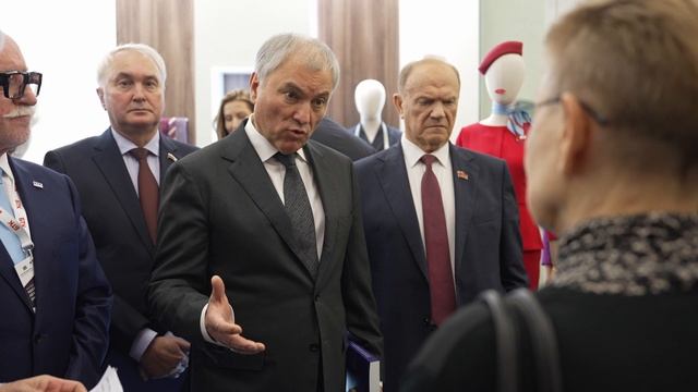 Володин о возрождении текстильной отрасли: "Россия должна вернуться на свои рынки" смотреть онлайн