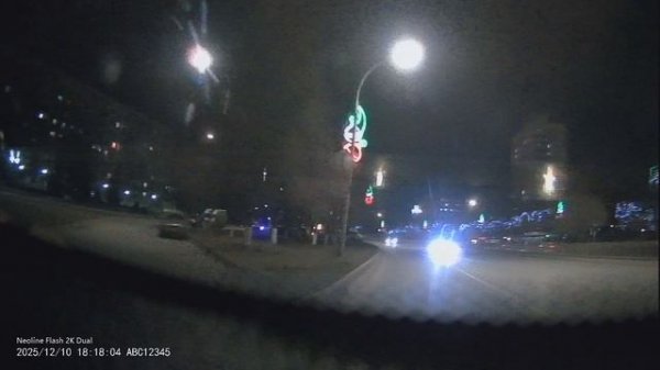 Neoline Flash 2K Wi-Fi Dual с задней камеры