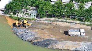 Впечатляющая работа!! Бульдозер Shantui толкает Камень, засыпая Озеро 25-тонными самосвалами