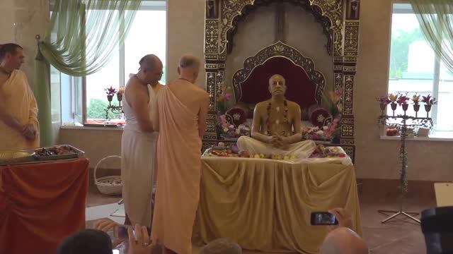 12.07.2015 - Установление мурти Шрилы Прабхупады во Владивостоке