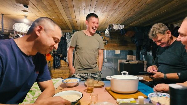 ПОХОД В ТАËЖНУЮ ИЗБУ \ А КТО ЭТО К НАМ ПРИЕХАЛ? \ ВЫ ЕГО ДОЛГО ЖДАЛИ