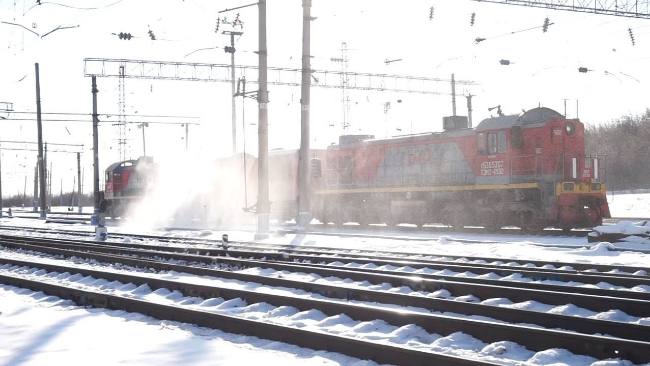 Тепловозы ТЭМ2-5363 и ТЭМ2-6530 с ПОМ-1М-176 "Ветерок" смотреть онлайн