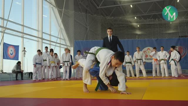 В Ханты-Мансийске определили сильнейших юных дзюдоистов на турнире памяти Владимира Хапаева смотреть онлайн