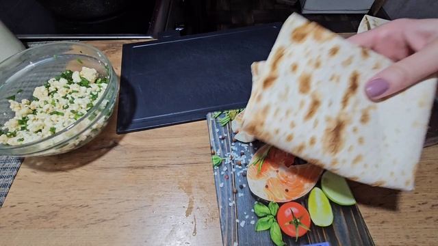 Конверты с творогом, яйцом и зеленью