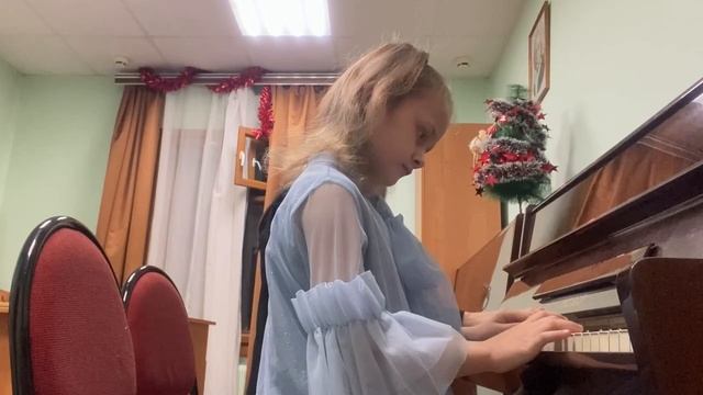 «Наряжаем ёлочку» О.Кравчук Исполняет Сердюкова Злата, 1 класс смотреть онлайн