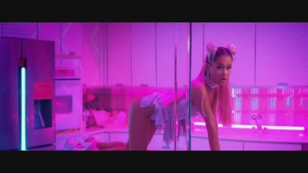 Ariana Grande - 7 rings (Official Video)