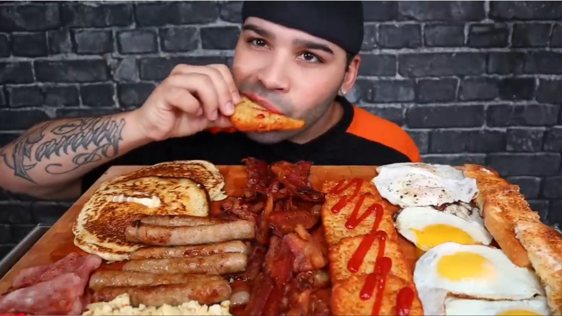 🔥🍲 Мукбанг и Mukbang : ПАРЕНЬ И «НЕБОЛЬШОЙ» ЗАВТРАК ASMR MUKBANG 🍳🥞 | ASMR