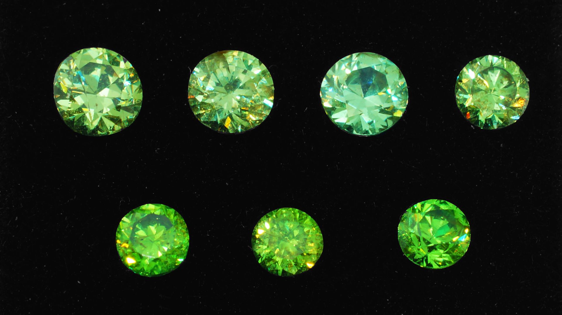 Демантоид Гранат Комплект 1.28 карат смотреть онлайн