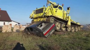 Мощный БАТ-М давит автомобиль Пежо!