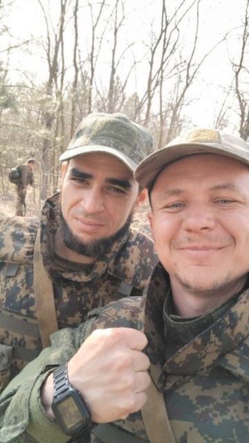 Русский штурмовик нес на себе раненного бойца три километра