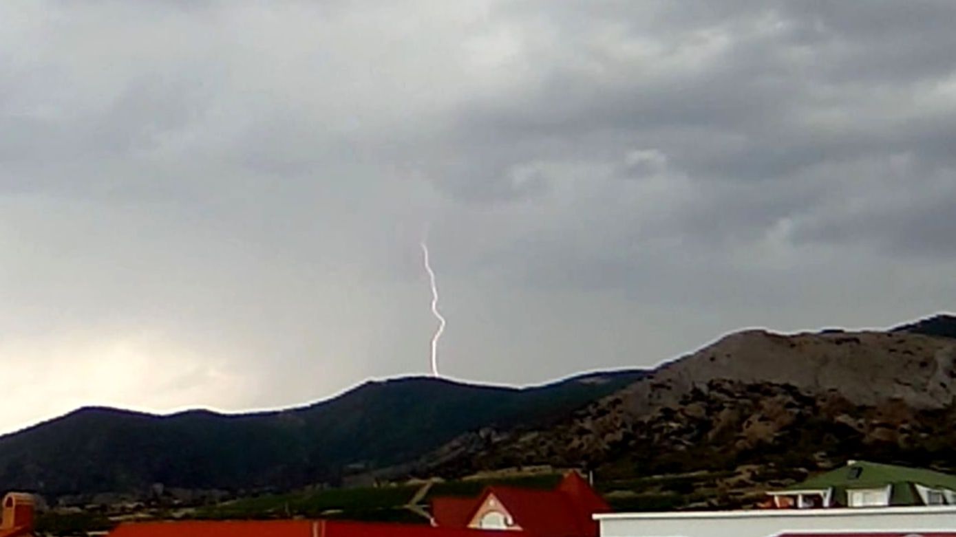 Гроза в горах около города Судак 19.07.2017 смотреть онлайн