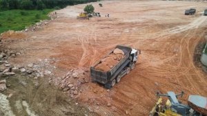 Part_14. Строительство дороги с использованием горного камня. Бульдозер толкает камни.