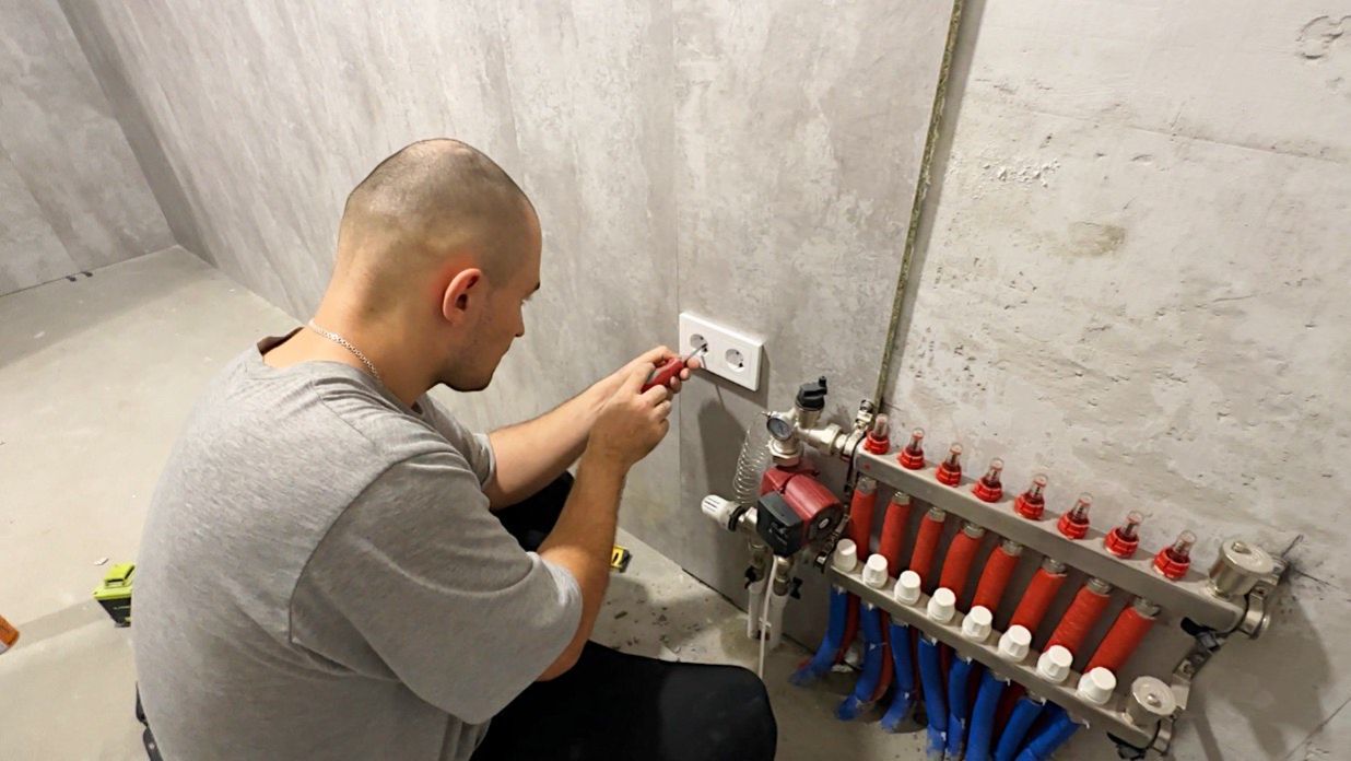 Началась чистовая отделка стен. Сделали ремонт в гардеробной. Строим дом своими руками. смотреть онлайн