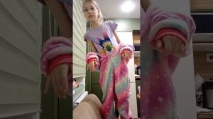 слушаем музыку 😁😁😁