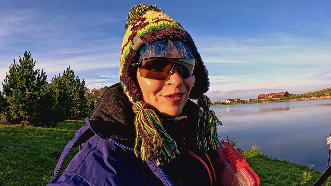 ОДНА СО СПИННИНГОМ поздней осенью НА ЩУКУ. Этот воблер спас рыбалку! смотреть онлайн